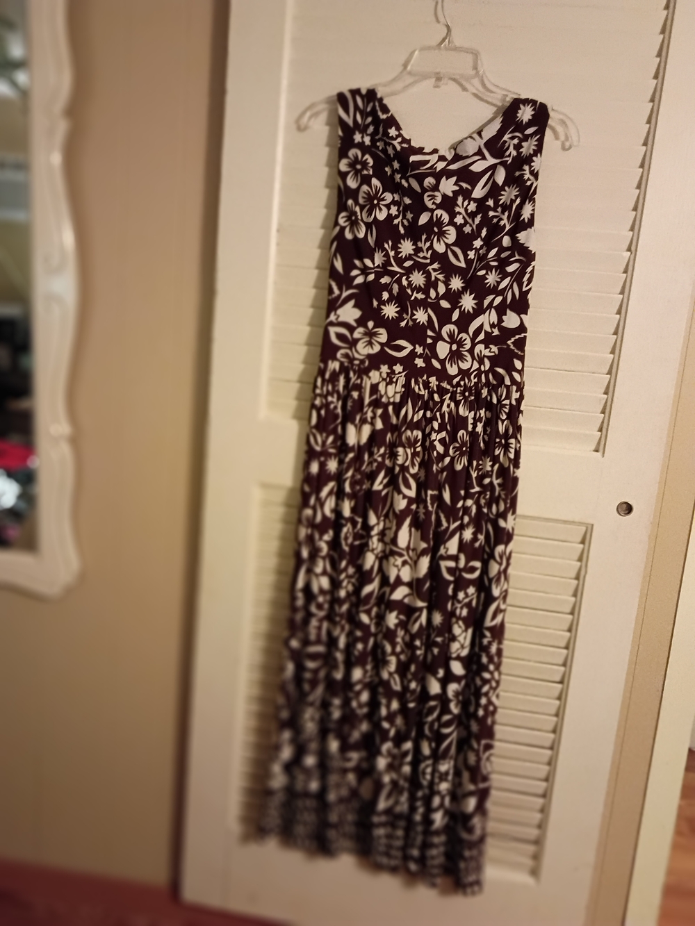 Jessica Howard Sleeveless Maxi Dress in Burgundy and Cream Floral - Picture 4 of 4